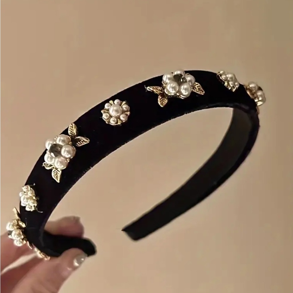 Black Gold Detailed Floral Headband - Picture 1 of 3